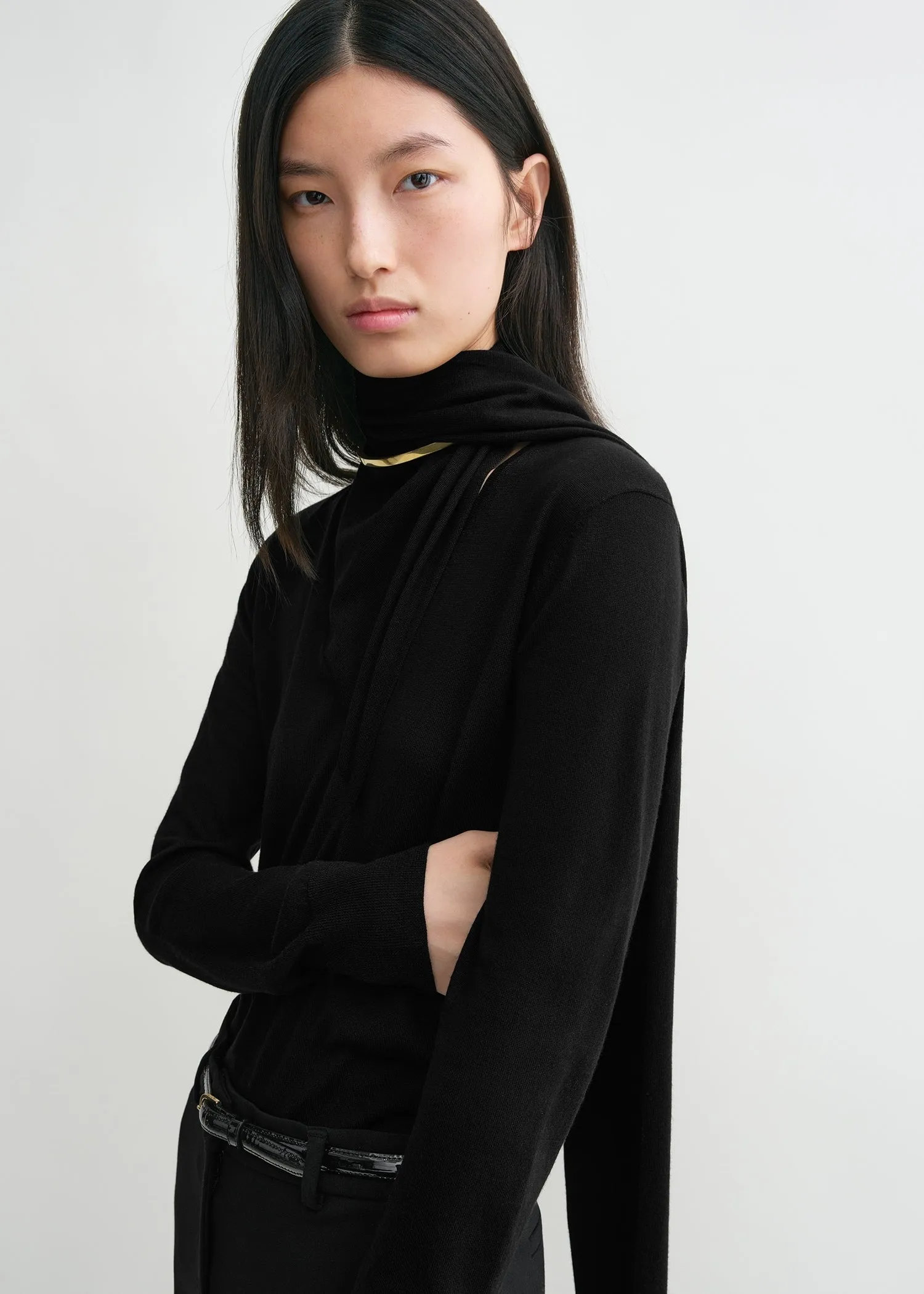 Draped-scarf fine knit black