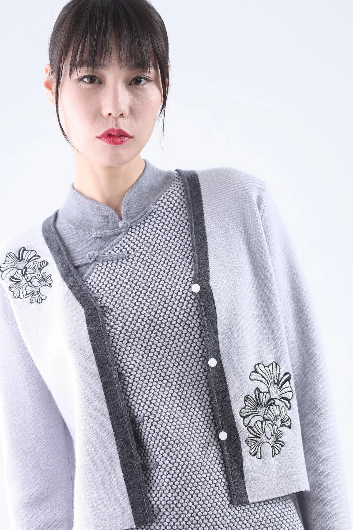 Grey Long Sleeves Cardigan with Ginkgo Leaf Embriodery