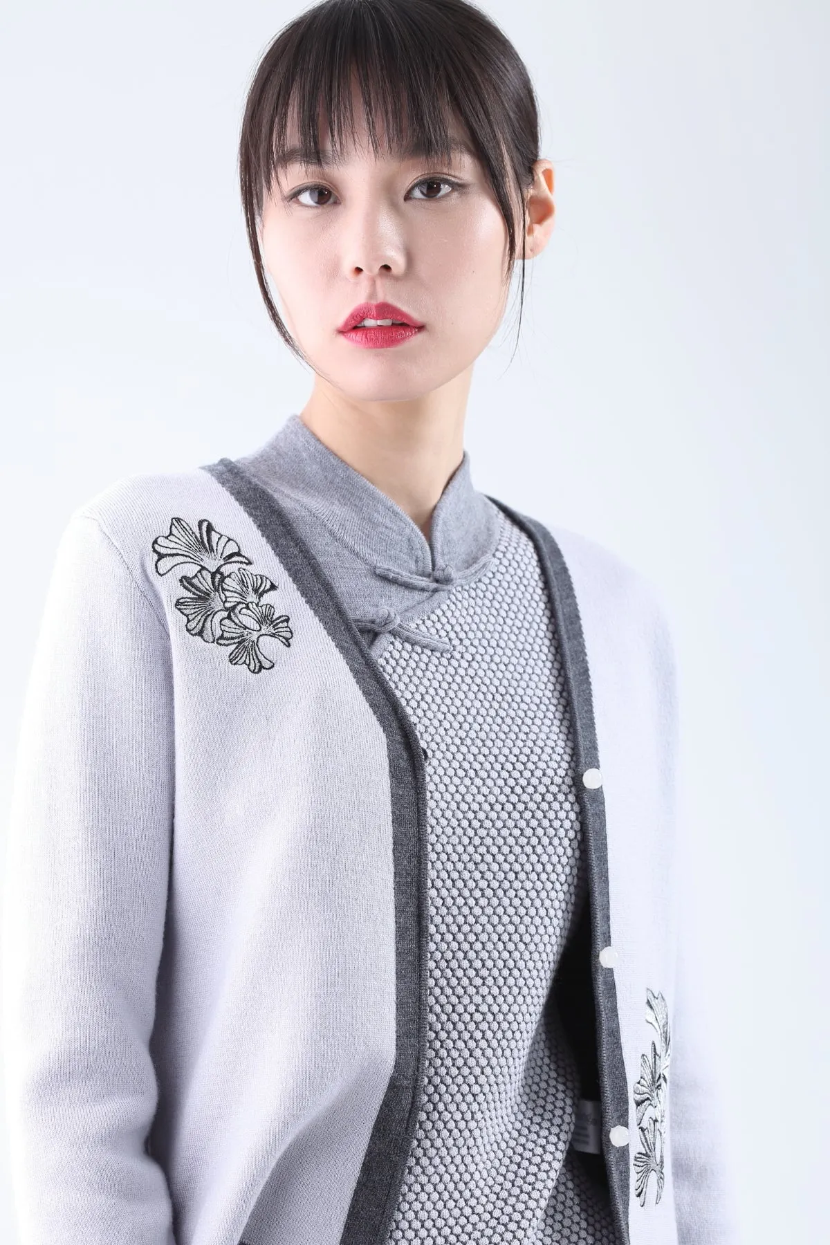 Grey Long Sleeves Cardigan with Ginkgo Leaf Embriodery