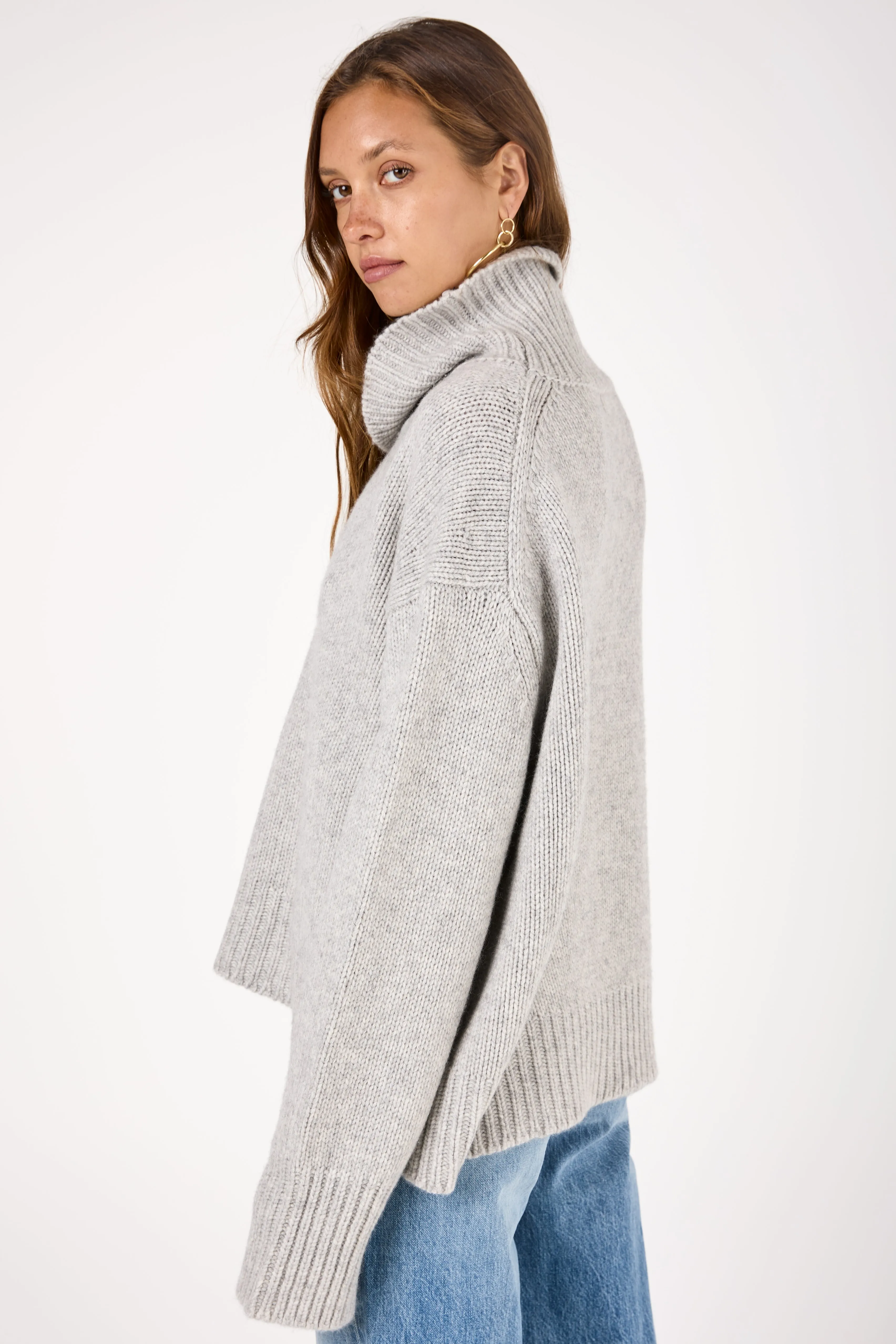 Scarlett Cashmere Mock Neck Sweater in Foggy