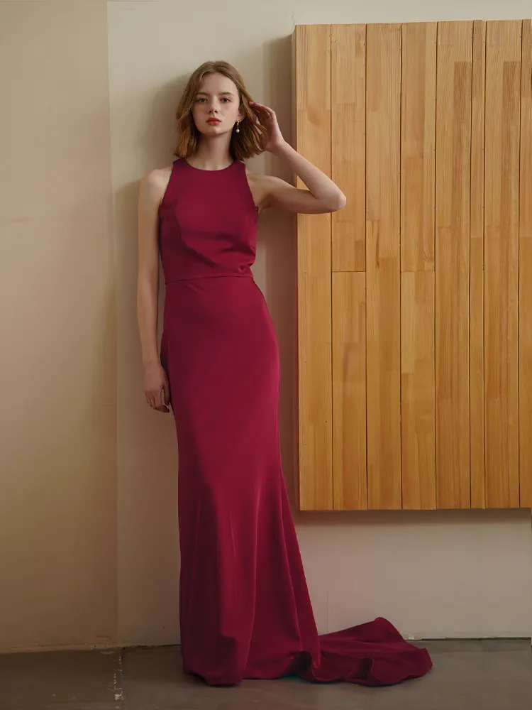 The Arussa Red Sleeveless Gown With Train