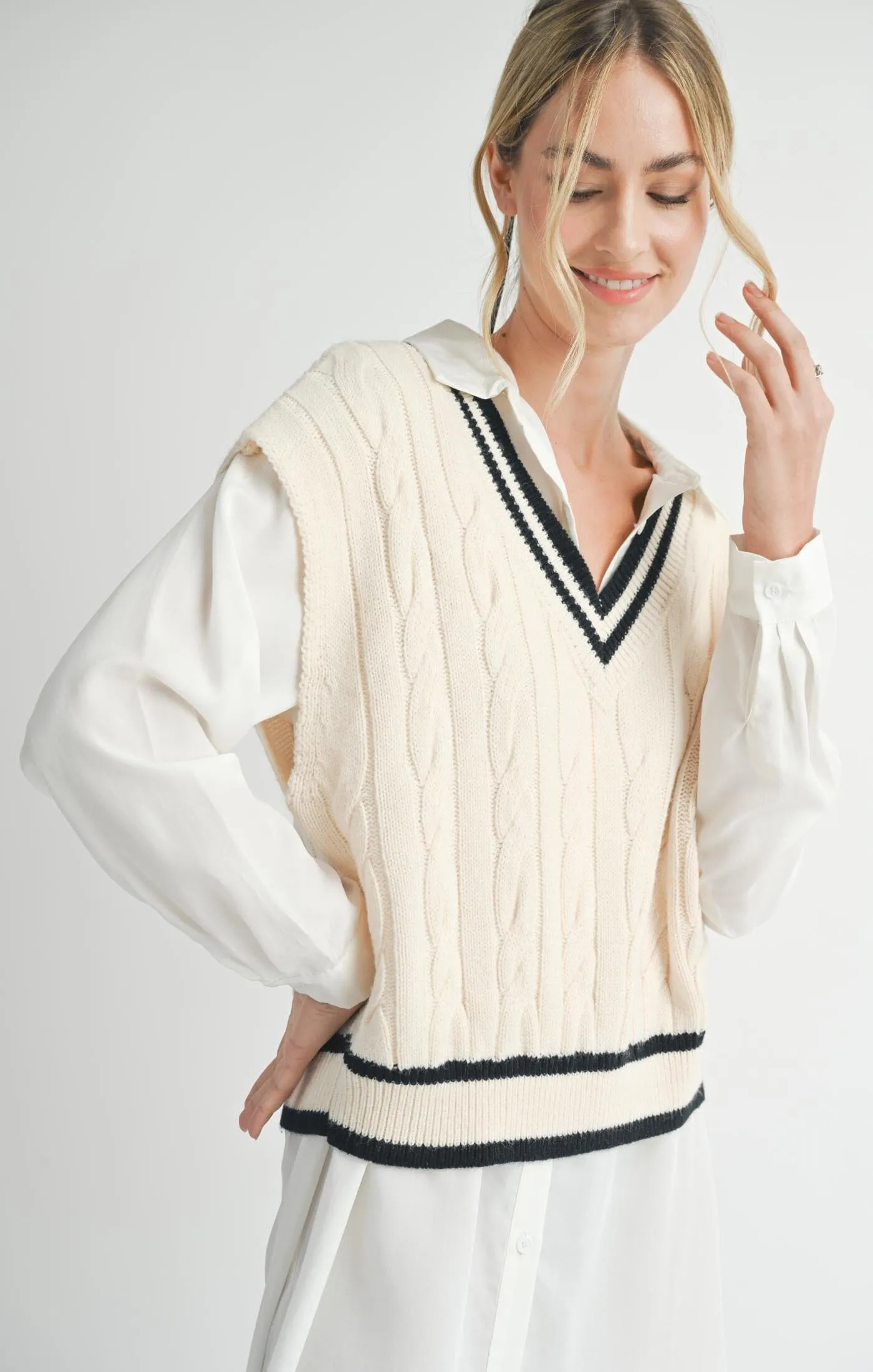 VNECK CABLE  KNIT VEST